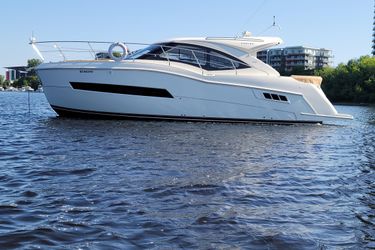 37' Carver 2016 Yacht For Sale